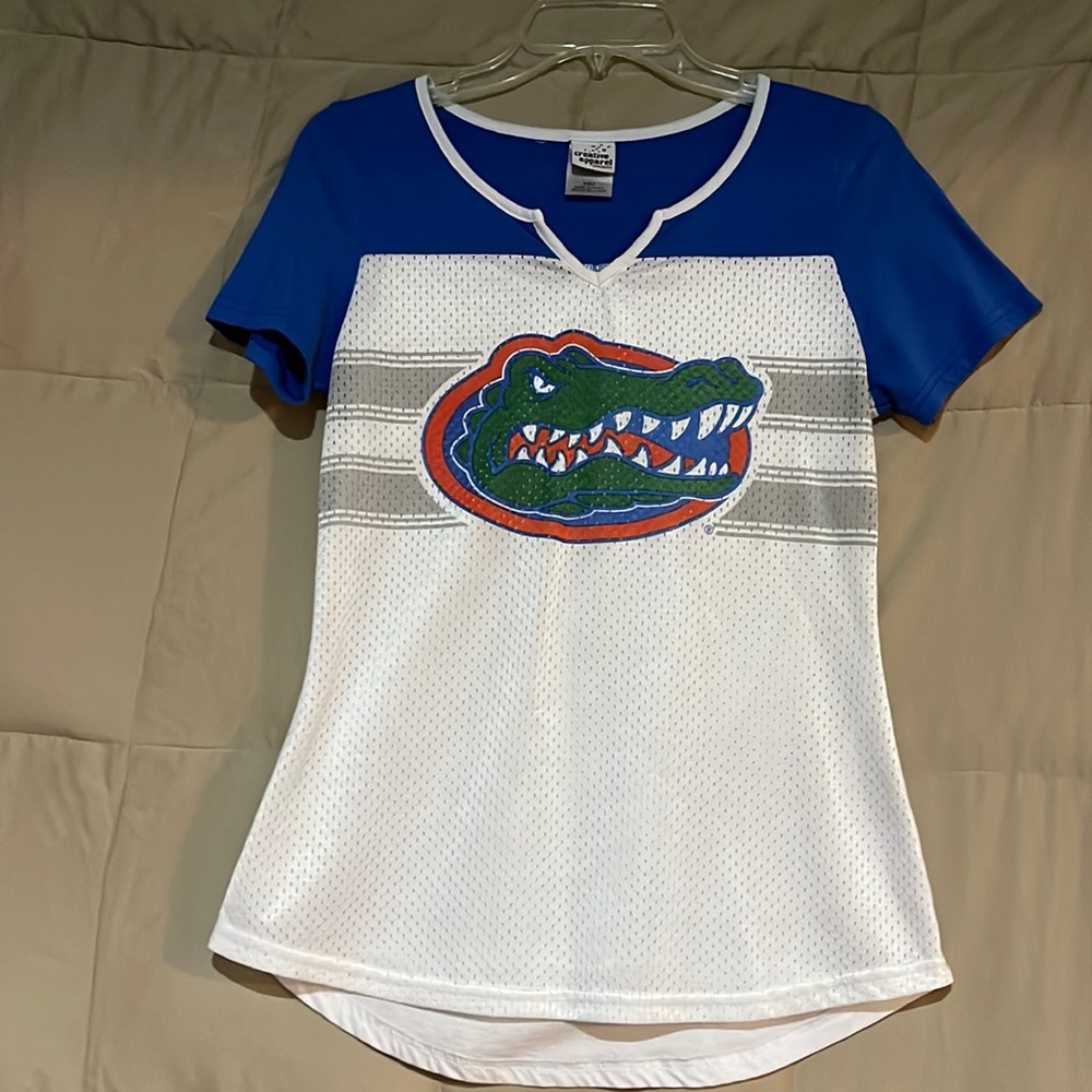 Creative Apparel women’s Gator shirt size medium